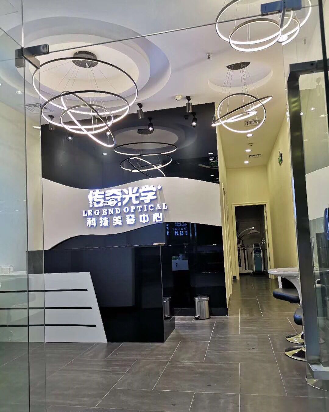 傳奇光學店鋪裝修-店面裝修-炫威裝飾