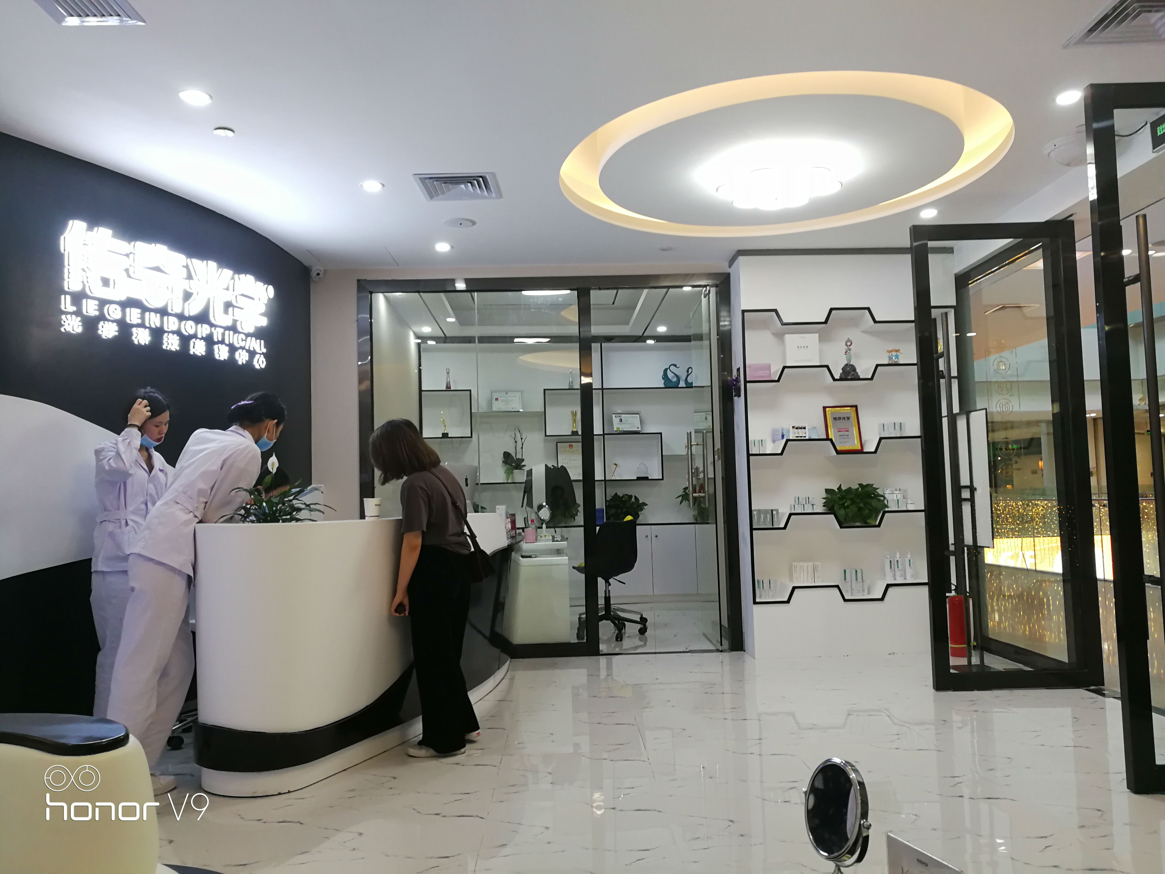 傳奇光學店鋪裝修-店面裝修-炫威裝飾